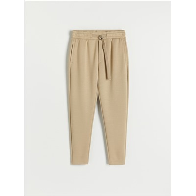 Chinohose mit Gürtel