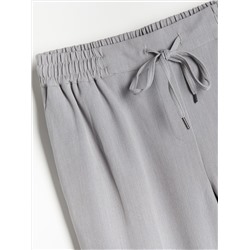 Jogger mit Bügelfalte