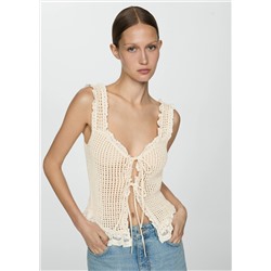 Top calado detalle puntilla
