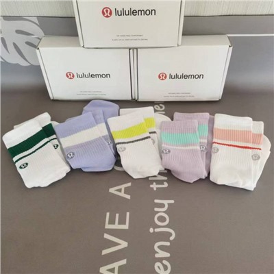 Еще классные носки Lululemo*n 🔴  Мои любимчики этой весной. Тонкие, прочные, не появляется катышков со временем  5 цветов в наборе