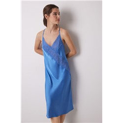 Camisón midi satén y encaje azul