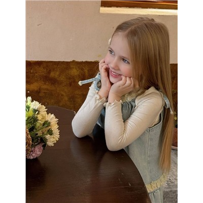 Стильный костюм-двойка: джинсы и топ для девочек 🥰  Материал: хлопок Продавец рекомендует брать размер в соответствии с ростом, если нужно,  чтобы было оверсайз, можно выбрать размер побольше