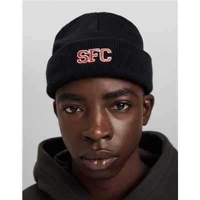 Short varsity beanie