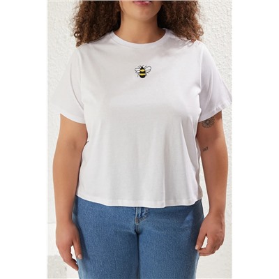 Beyaz %100 Pamuk Nakışlı Crop Bisiklet Yaka Örme T-Shirt  TBBSS25BF00015