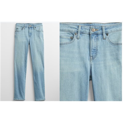 Mid Rise Classic Straight Jeans