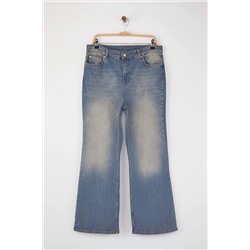 Koyu Mavi Soluk Efekt Vintage Yüksel Bel İspanyol Paça Büyük Beden Jeans TBBAW26CJ00004