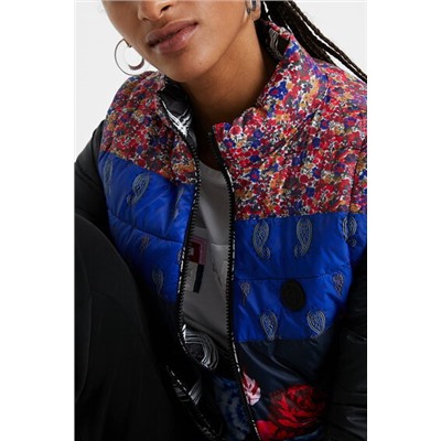Chaqueta eco acolchada patch estampados