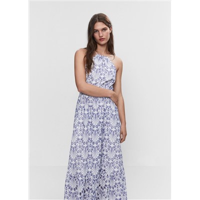Vestido bordado cuello halter