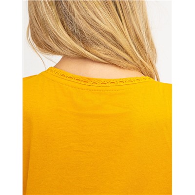 SCALLOP TRIM V-NECK T-SHIRT