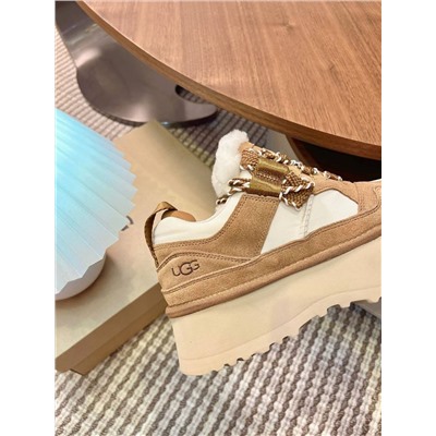 Женские кроссовки на толстой платформе  UG*G