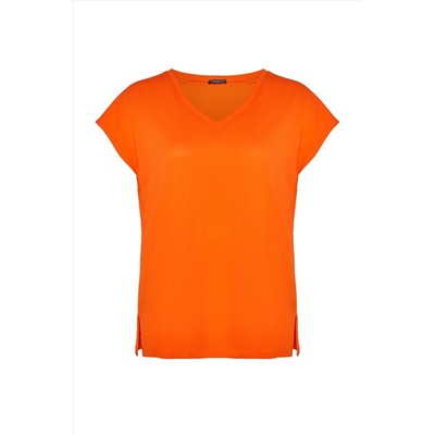 Turuncu Boyfriend V Yaka Yırtmaçlı %100 Pamuk Örme T-Shirt TBBSS22BF0036