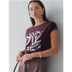 Нарядная футболка с серебристым принтом