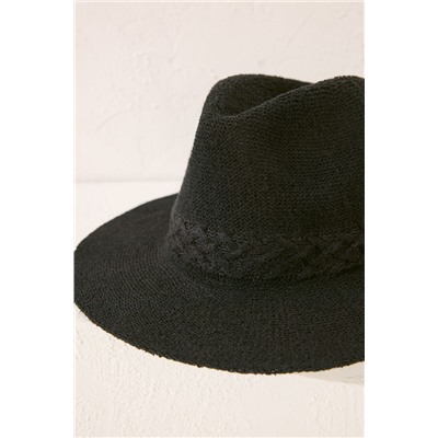 Sombrero negro detalle trenzado
