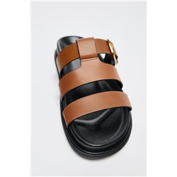 BUCKLED FLAT LEATHER SANDALS