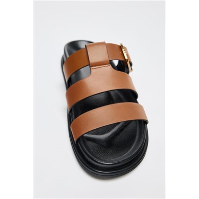 BUCKLED FLAT LEATHER SANDALS