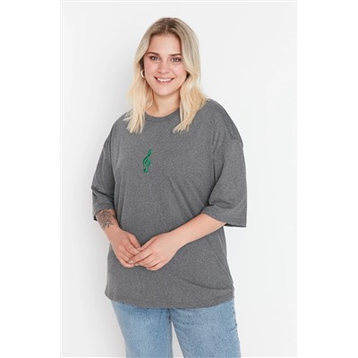 Antrasit Geniş Kalıp Nakış Detaylı Örme Büyük Beden T-Shirt TBBSS22BF00002