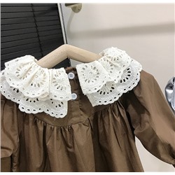 Платье с кружевами