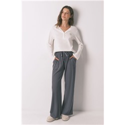 Pantalón largo polar suave textura gris