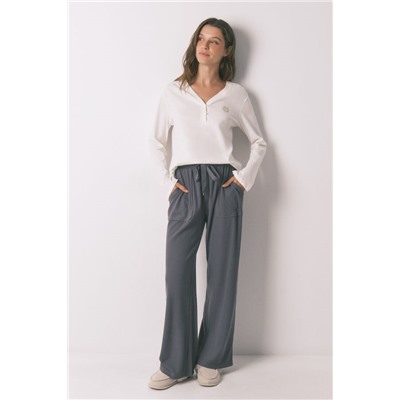 Pantalón largo polar suave textura gris