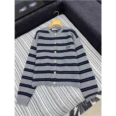 Шерстяной вязаный кардиган 🩷  Экспорт MI*U MI*U