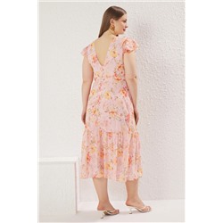 Pembe Çiçekli Midi Şifon Dokuma Büyük Beden Elbise TBBSS25AH00132