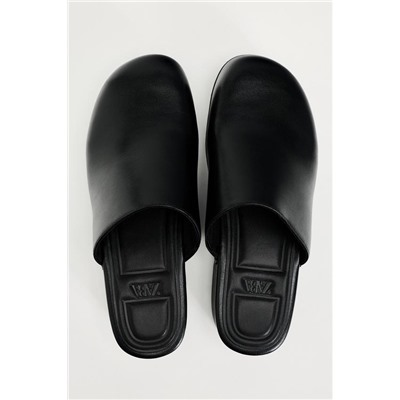 STUDDED CLOGS
