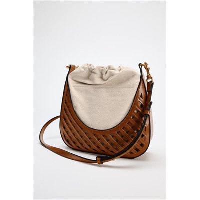 CONTRAST BUCKET BAG