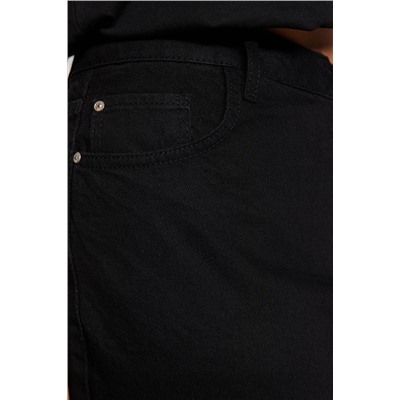 Siyah Yüksek Bel Mom Fit Jeans TBBSS23CJ00038