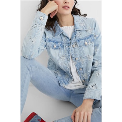 Chaqueta vaquera slim bordados