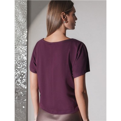 Нарядная футболка с блестящим принтом