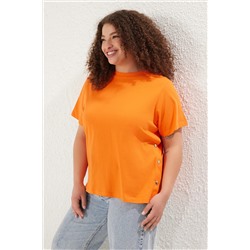 Turuncu Boyfriend Fit Yanda Çıt Çıt Detaylı %100 Pamuk Örme Büyük Beden T-shirt TBBSS24BF00000