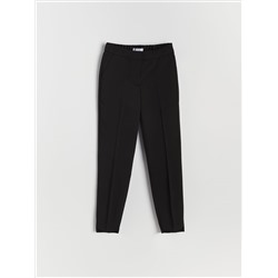 Hose mit Bügelfalte