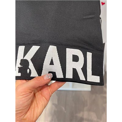 Karl Lagerfel*d 🐈‍⬛ спортивный быстросохнущий топ, реплика✔️ цена на оф сайте выше 7 000🙈 ( размерной таблицы у продавца нет, пишет размер стандартный, соответствует. Нашла этот топ у оф Karl, сетки тоже нет, только параметры на размер xs 👉 ( рост 165; вес 49кг)