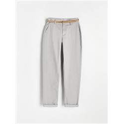 Chinohose mit Gürtel