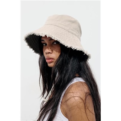 FRAYED BUCKET HAT