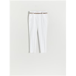 Zigarettenhose mit Gürtel