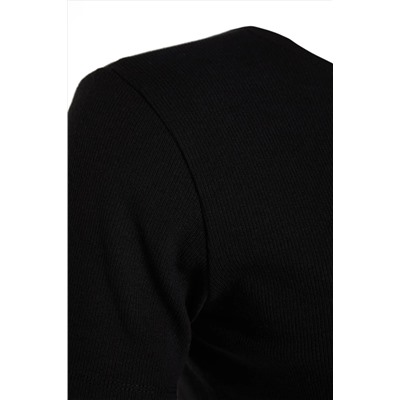 Siyah Crop Bisiklet Yaka Örme Büyük Beden T-Shirt TBBSS22TS2107