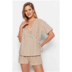 TRENDYOLMİLLA Bej Çizgili %100 Pamuk Geniş Kalıp T-shirt-Şort Dokuma Pijama Takımı THMSS23PT00229