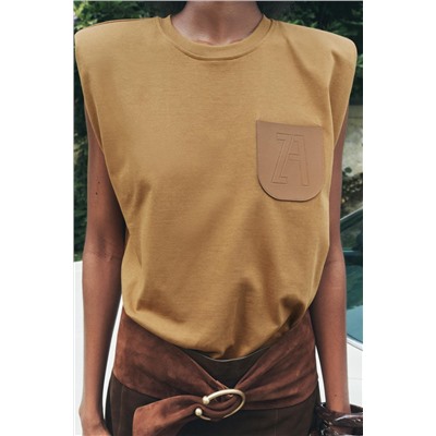 TOP WITH PADDED SHOULDERS AND LABEL