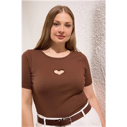 Kahverengi Slim Kalpli Cut-Out Detaylı Fitilli %100 Pamuk Örme Büyük Beden T-shirt TBBSS24BF00006
