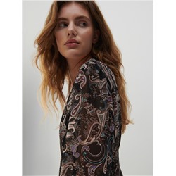 Gemustertes kleid