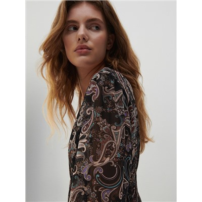 Gemustertes kleid