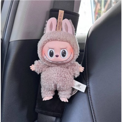 Labubu игрушка на ремень безопасности в машину.