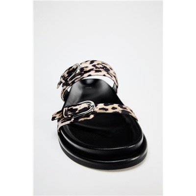 ANIMAL PRINT FLAT SANDALS WITH BUCKLES