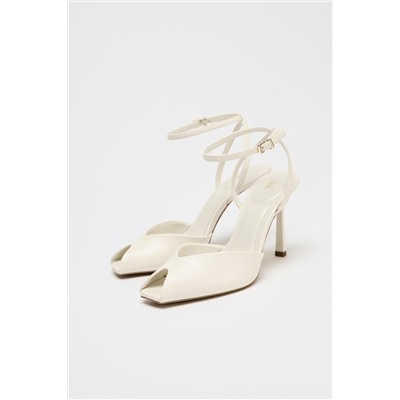 HEELED SANDALS WITH CUT-OUT DETAIL