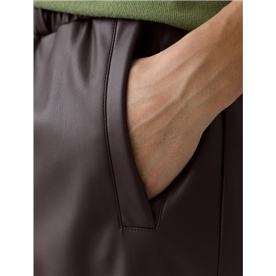 Широкие кожаные брюки-трубы с поясом