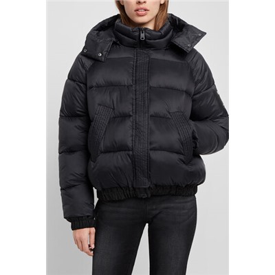 Chaqueta corta acolchada capucha
