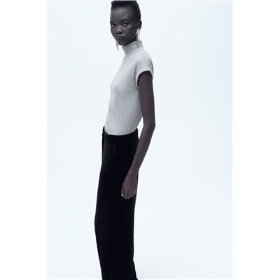 RIBBED HIGH NECK T-SHIRT