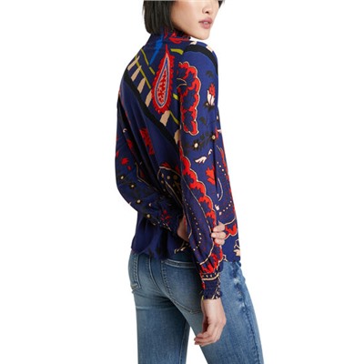 Blusa loose cuello alto