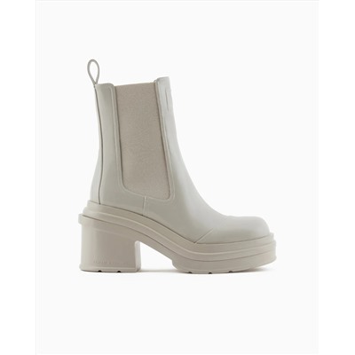 Rubber heel boots